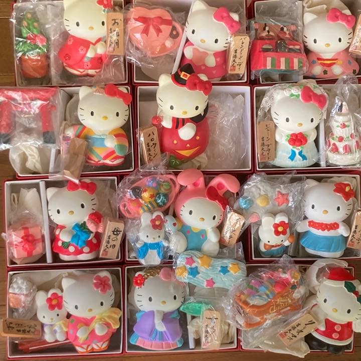 サンリオ　ハローキティ　歳時記　吉徳　高級陶人形コレクション　12点　ケース付き