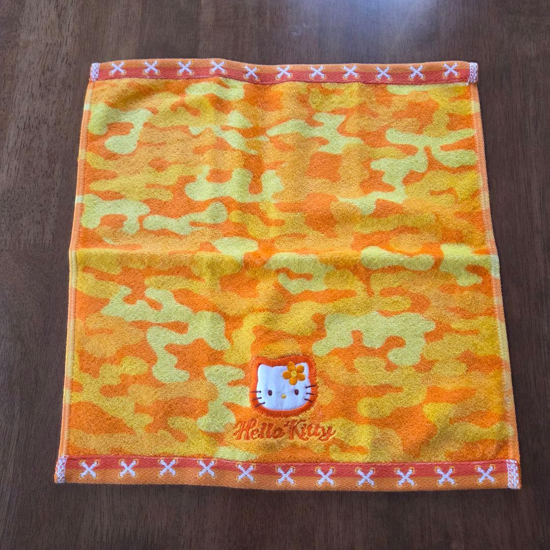 平成レトロ ハローキティ 迷彩柄 サンリオ タオル - メルカリ