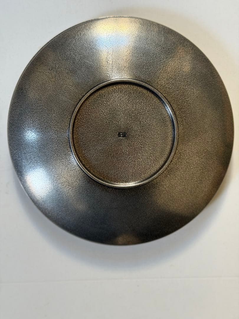 錫器の菓子皿　松と梅の彫刻入り