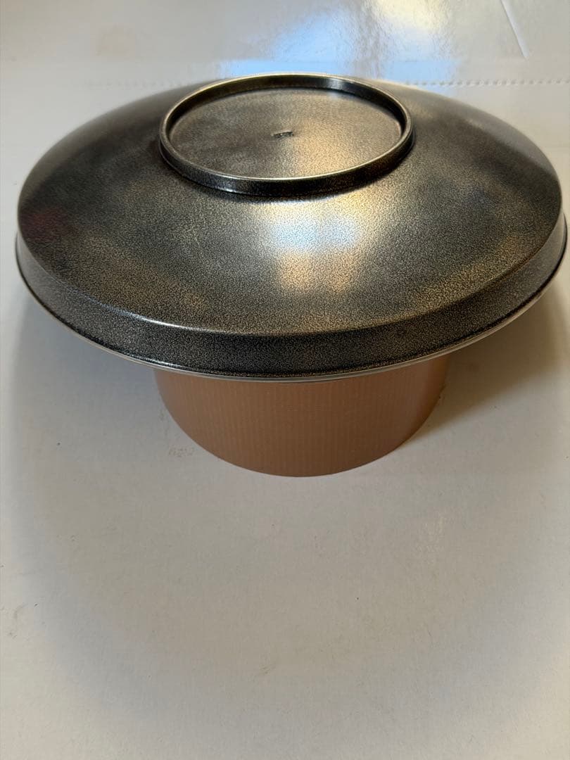 錫器の菓子皿　松と梅の彫刻入り