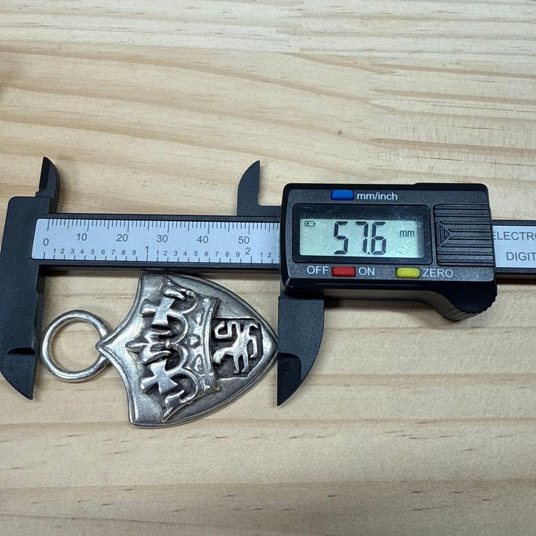 925シルバー 盾型ペンダント ライオンハート