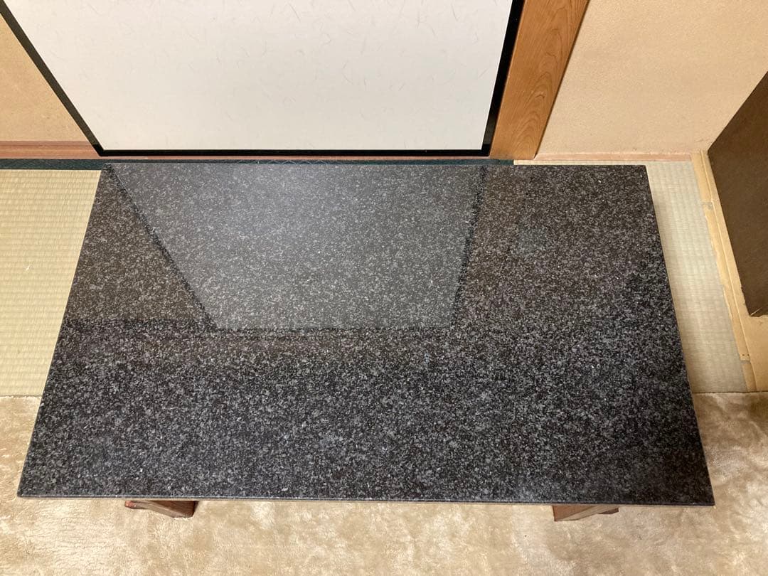 黒御影石天板のリビングテーブル