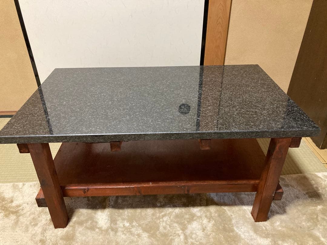 黒御影石天板のリビングテーブル