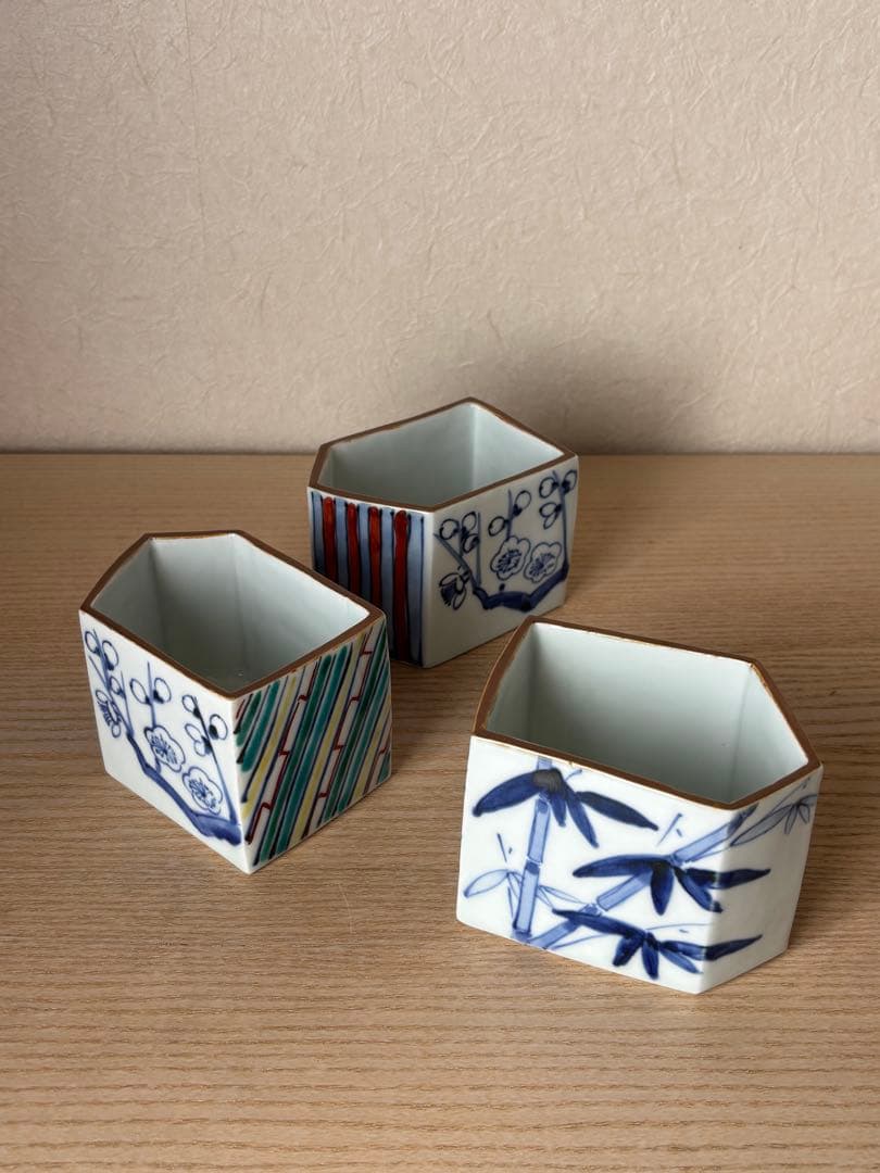 京都の陶芸家、竹中浩さんの色繪梅竹文向付6客 桐箱入 - メルカリ