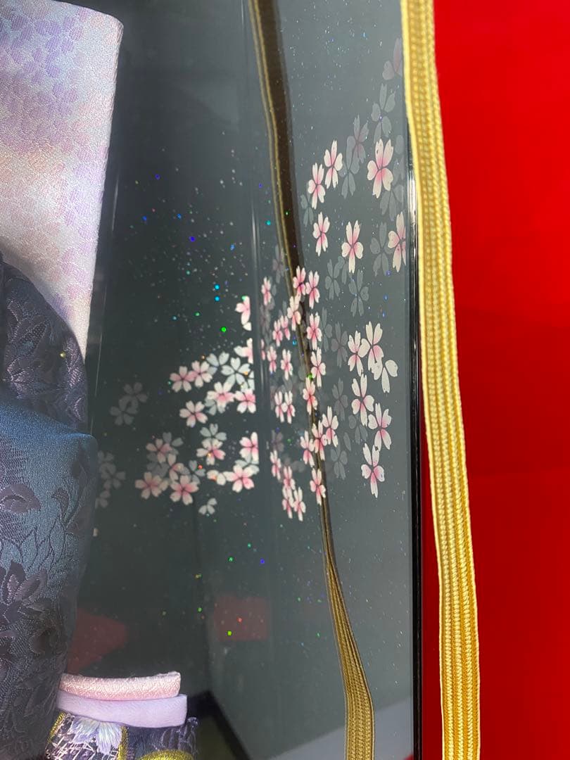 羽子板　立体振袖刺繡六角ガラスケース１8号・間口約４３×奥行約３３×高さ約７２㎝