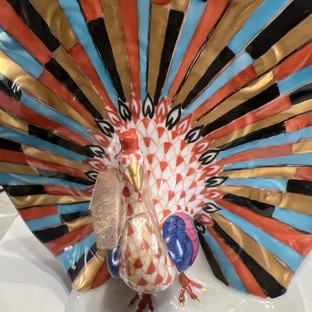 カラフルな孔雀の陶器置物