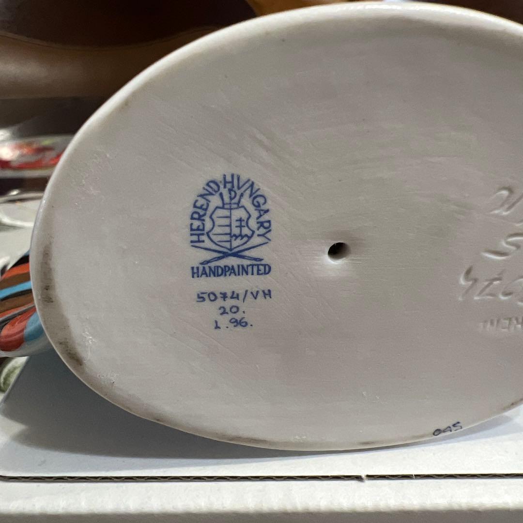 カラフルな孔雀の陶器置物