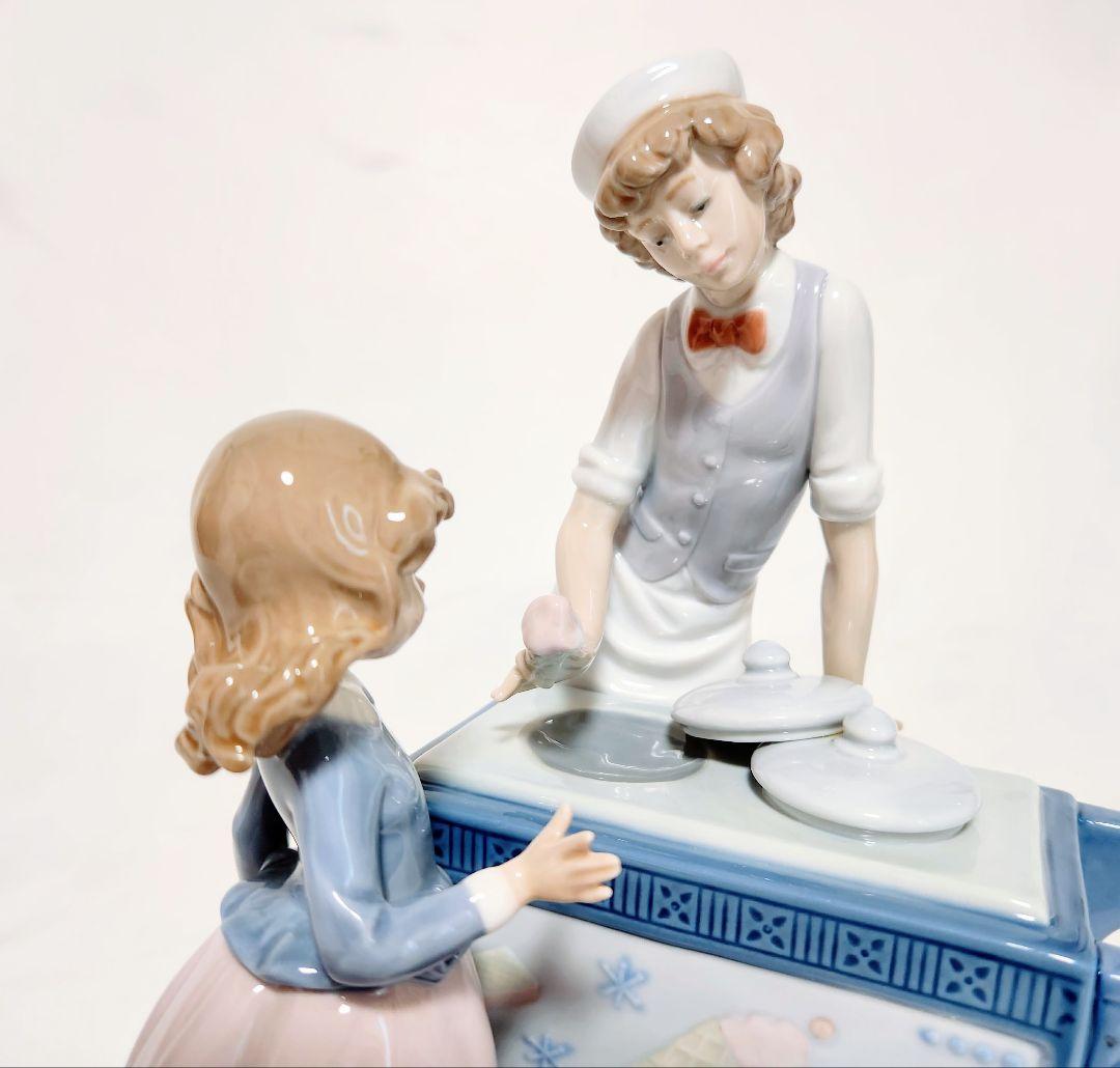 リヤドロ【美品・訳あり】フィギュリン《素敵なアイスクリーム屋さん》No5325