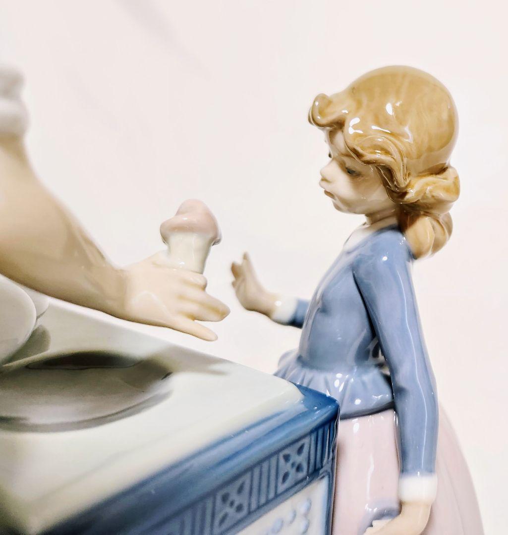 リヤドロ【美品・訳あり】フィギュリン《素敵なアイスクリーム屋さん》No5325