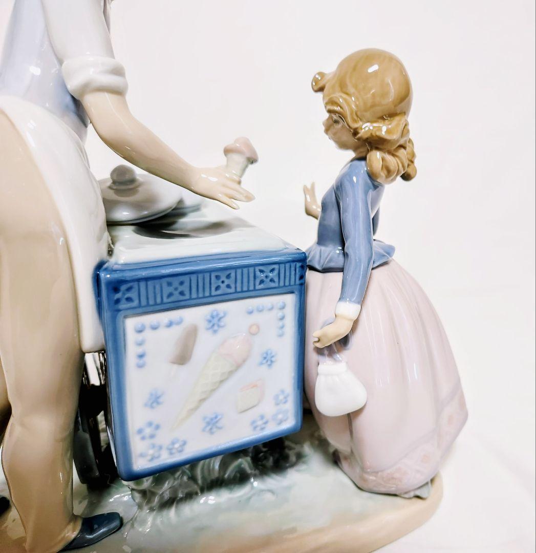 リヤドロ【美品・訳あり】フィギュリン《素敵なアイスクリーム屋さん》No5325