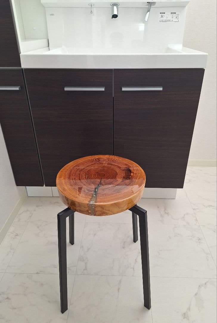 SALE　レジンサイドテーブル　杉の輪切り　無垢材　ちょこっとサンタ　X'MAS