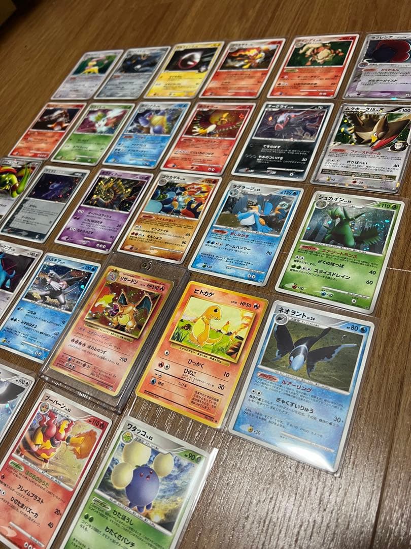 リザードン、ギラティナ、パルキアなどのホロありカードなど28枚まとめ売り