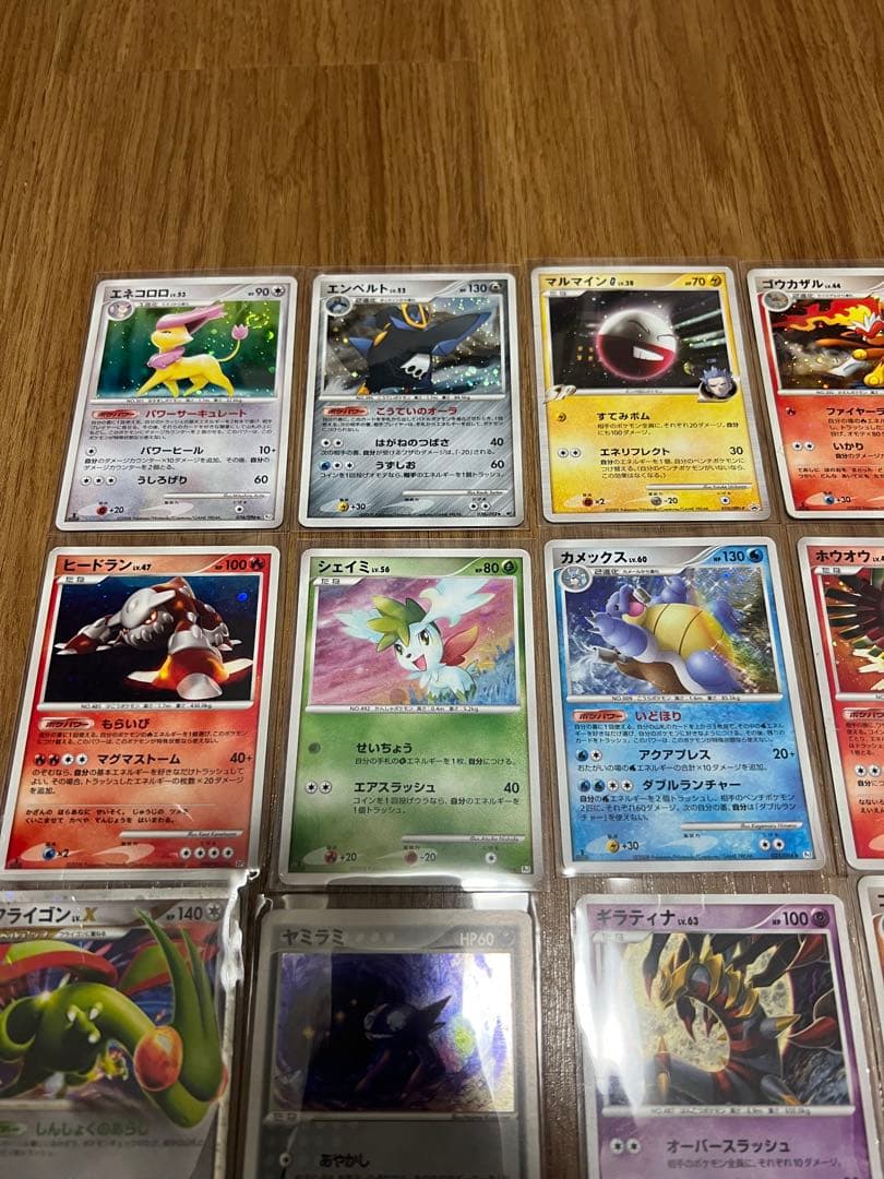 リザードン、ギラティナ、パルキアなどのホロありカードなど28枚まとめ売り
