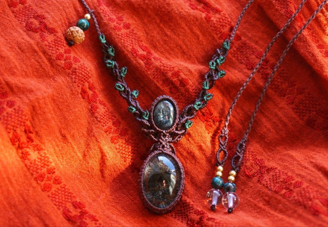 インドヒマラヤ産　ガーデンクォーツ　グリーンカイヤナイト　マクラメ　ネックレス