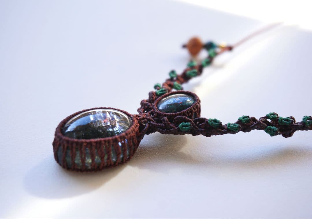 インドヒマラヤ産　ガーデンクォーツ　グリーンカイヤナイト　マクラメ　ネックレス