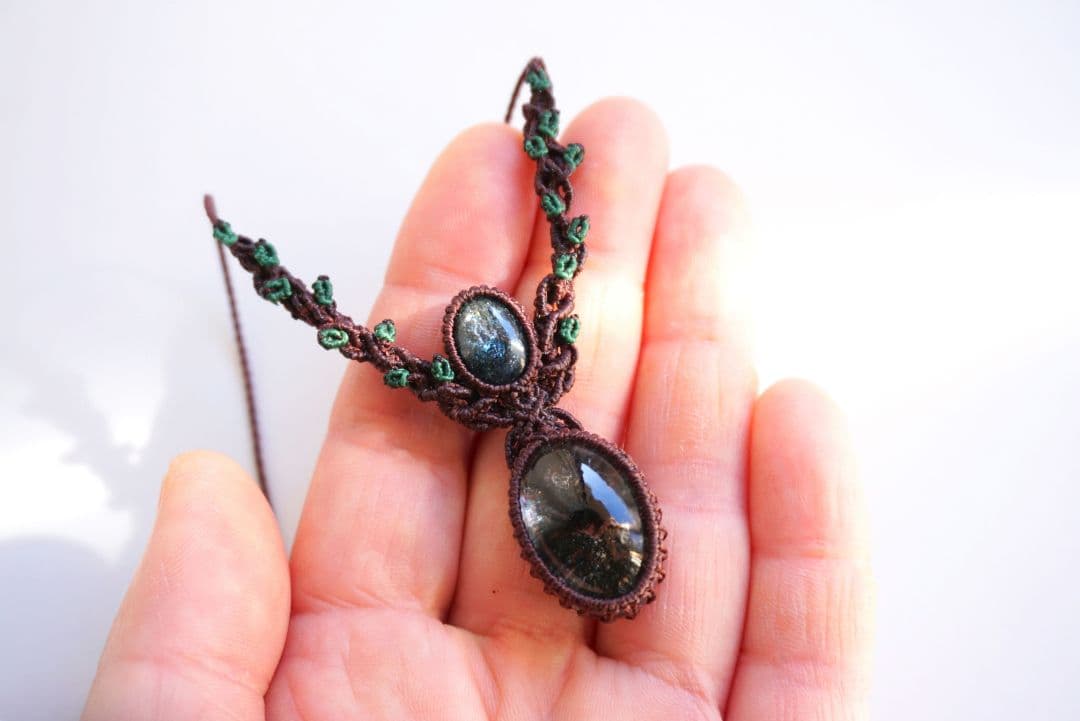 インドヒマラヤ産　ガーデンクォーツ　グリーンカイヤナイト　マクラメ　ネックレス