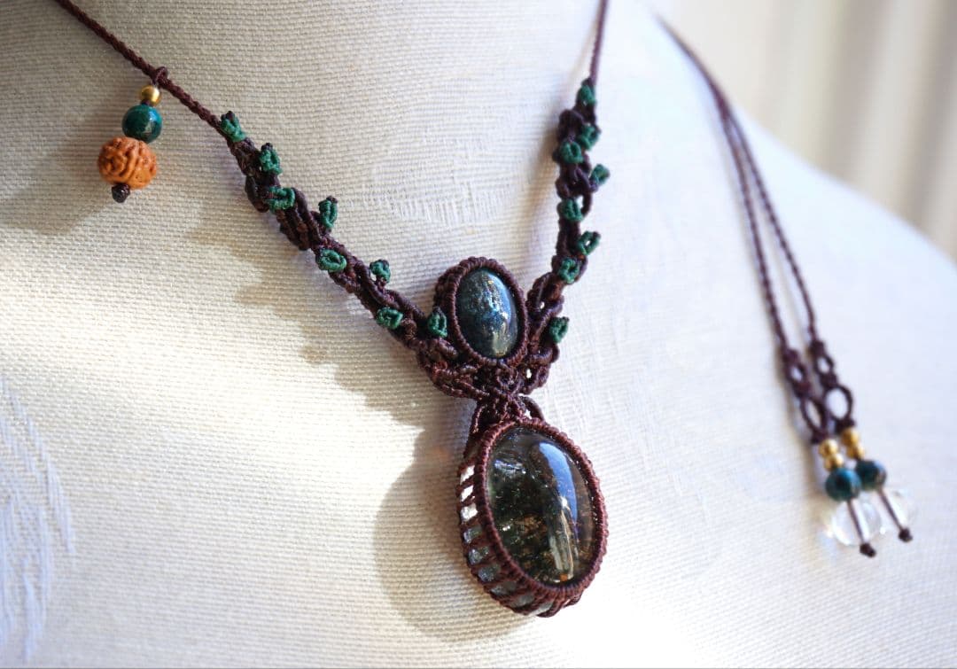 インドヒマラヤ産　ガーデンクォーツ　グリーンカイヤナイト　マクラメ　ネックレス