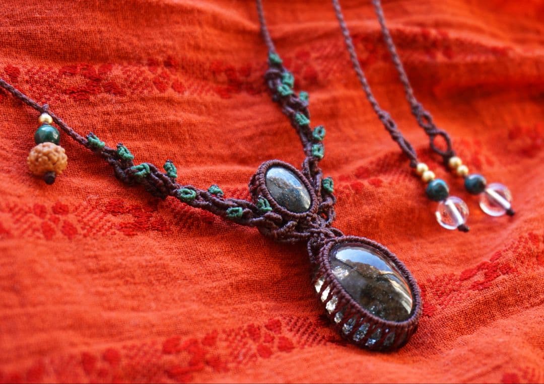 インドヒマラヤ産　ガーデンクォーツ　グリーンカイヤナイト　マクラメ　ネックレス