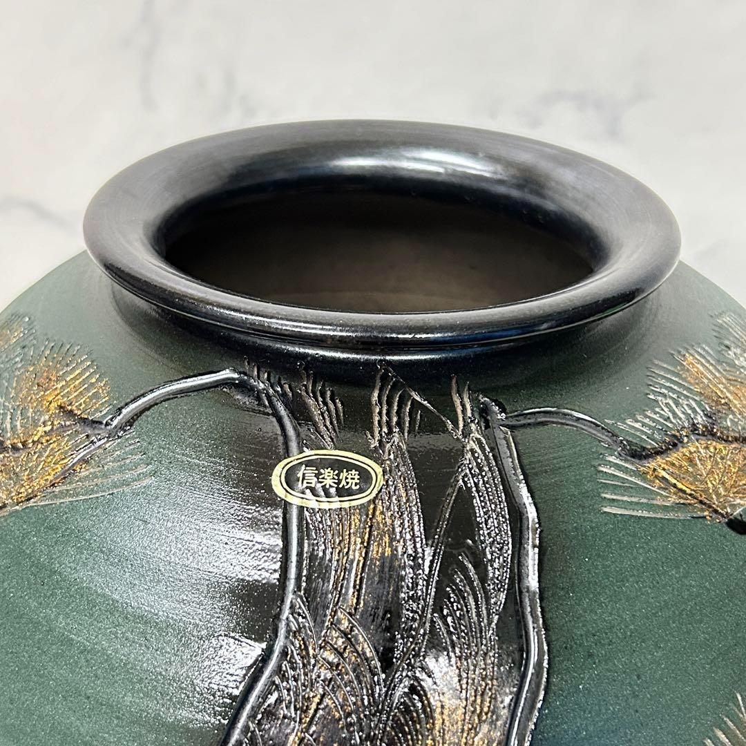 新品 信楽焼 三彩作 金彩松絵 彫刻 花瓶 壺 - メルカリ