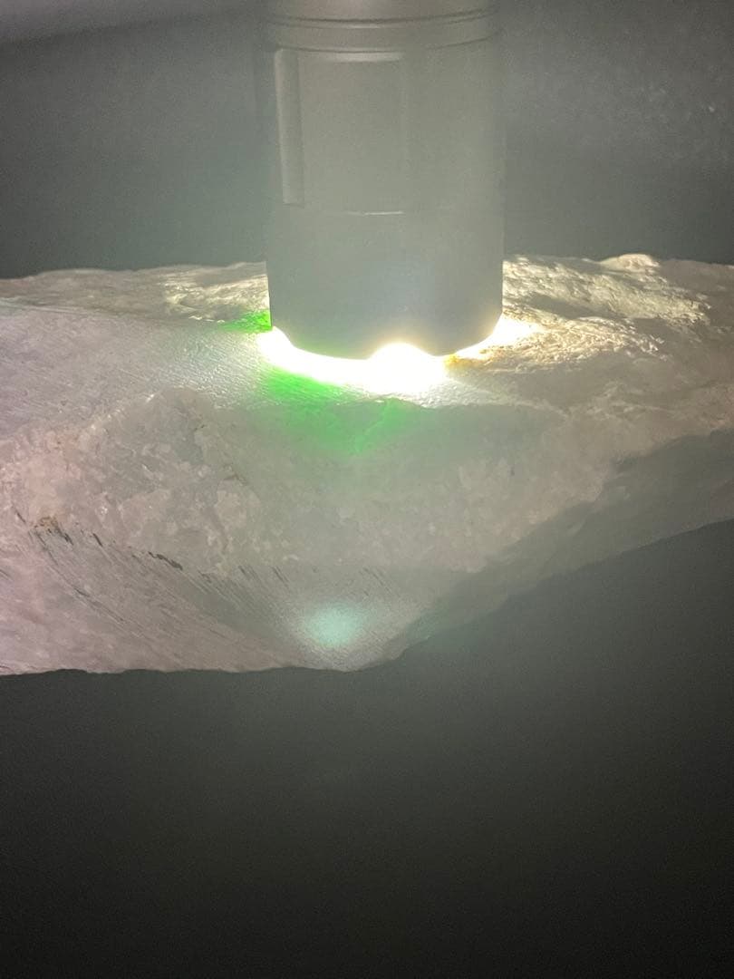 【糸魚川翡翠】 カット 約149×62×34㎜ 約665g 希少石 セール開催中