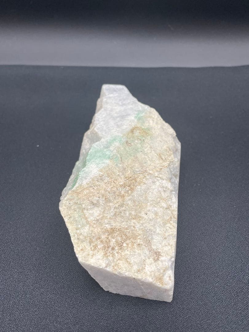 【糸魚川翡翠】 カット 約149×62×34㎜ 約665g 希少石 セール開催中