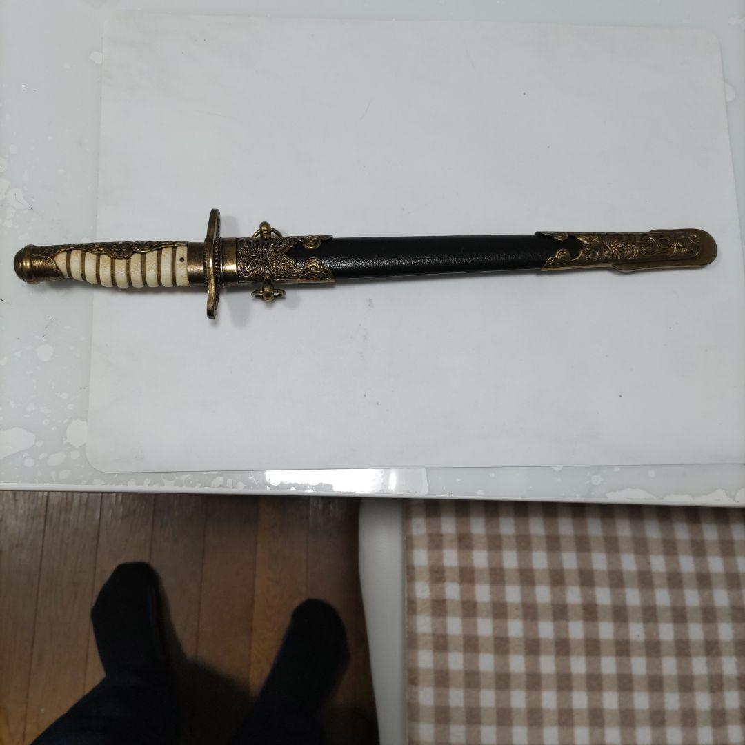 210. （模造刀）金色装飾の刀40cm