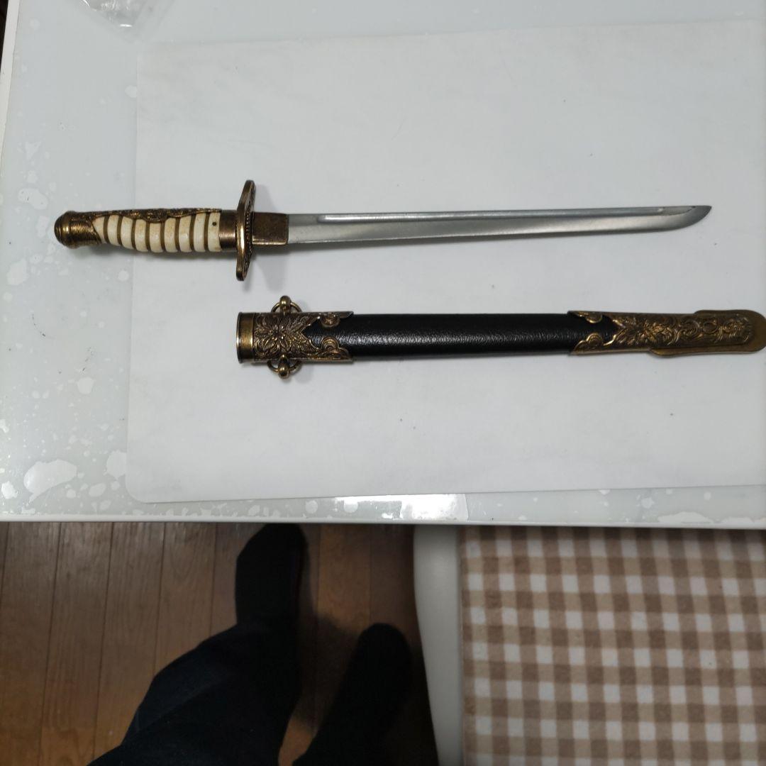 210. （模造刀）金色装飾の刀40cm