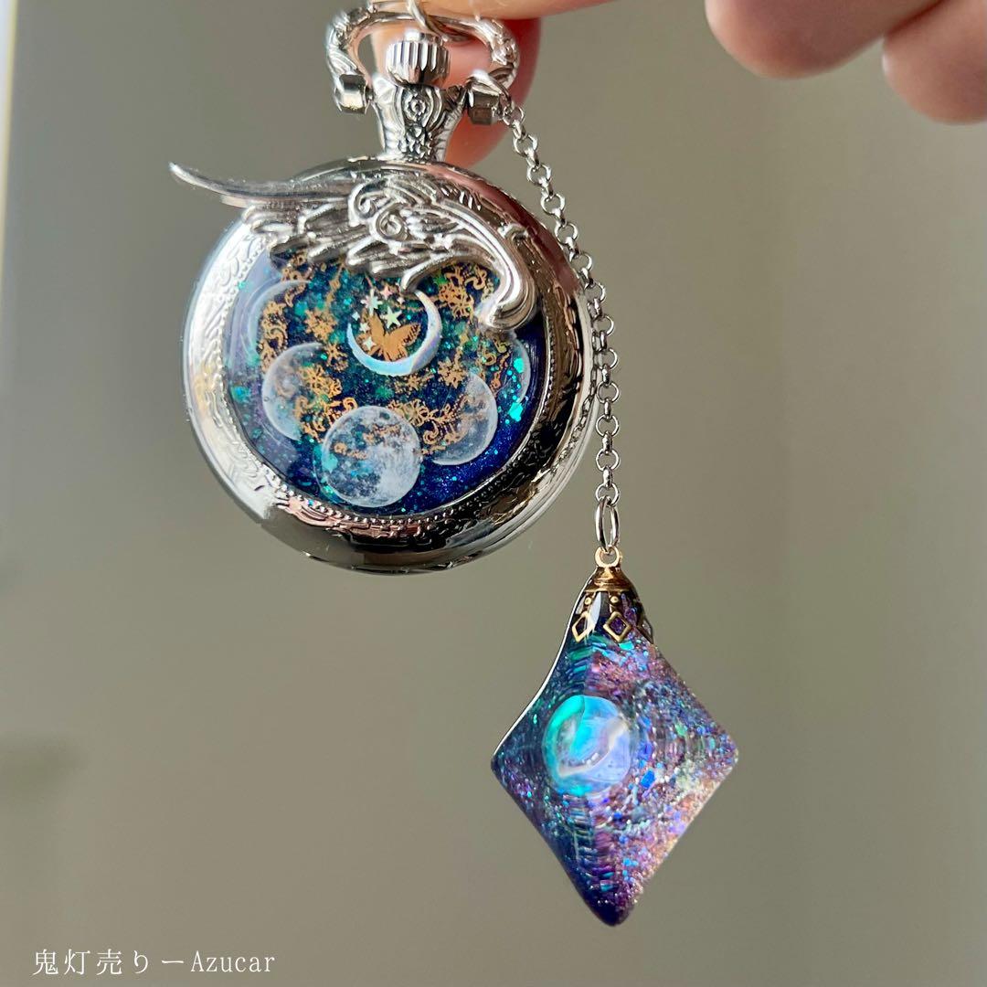 魔法使いの夜 満月と三日月の懐中時計｜蓄光 月モチーフ 宇宙レジン ネックレス