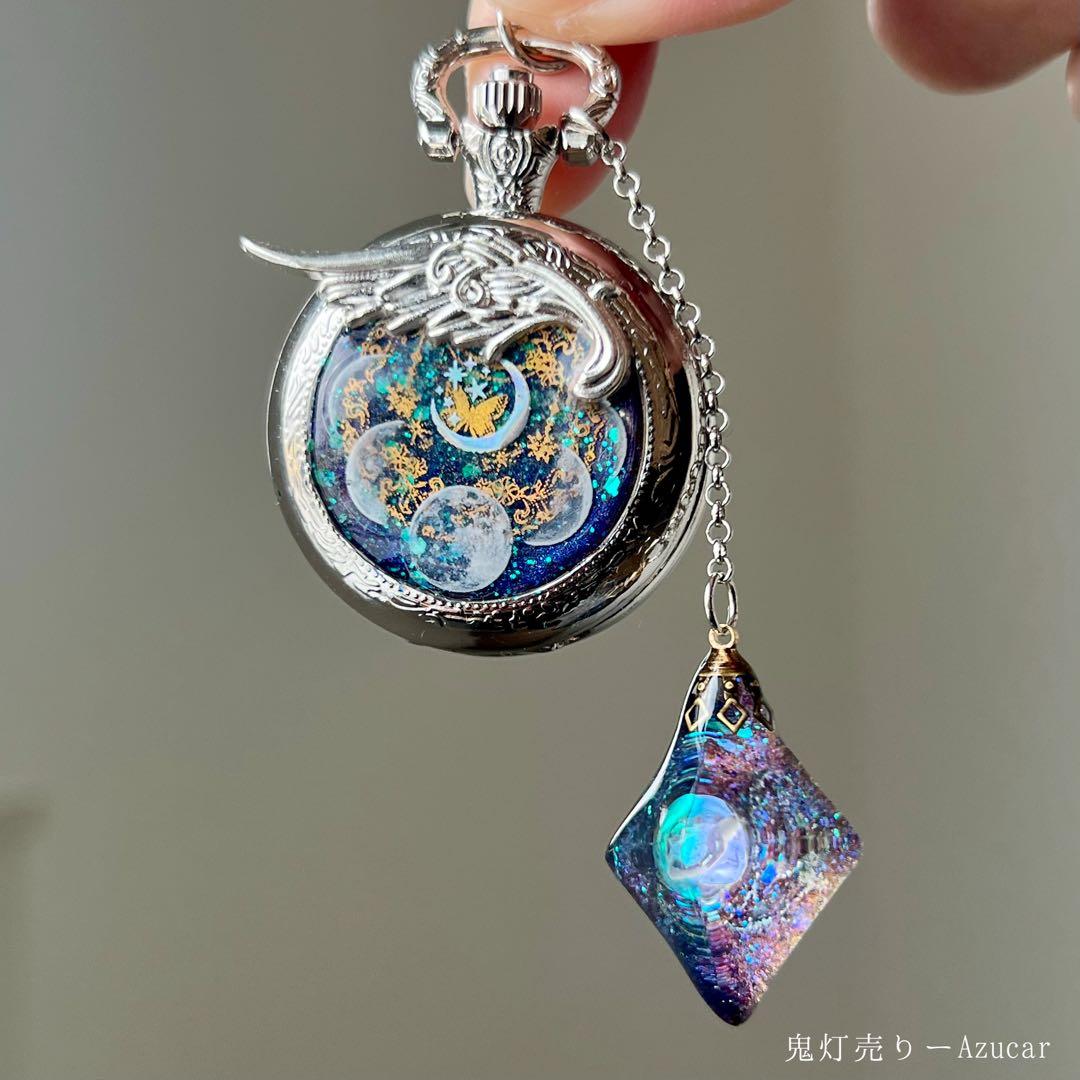 魔法使いの夜 満月と三日月の懐中時計｜蓄光 月モチーフ 宇宙レジン ネックレス