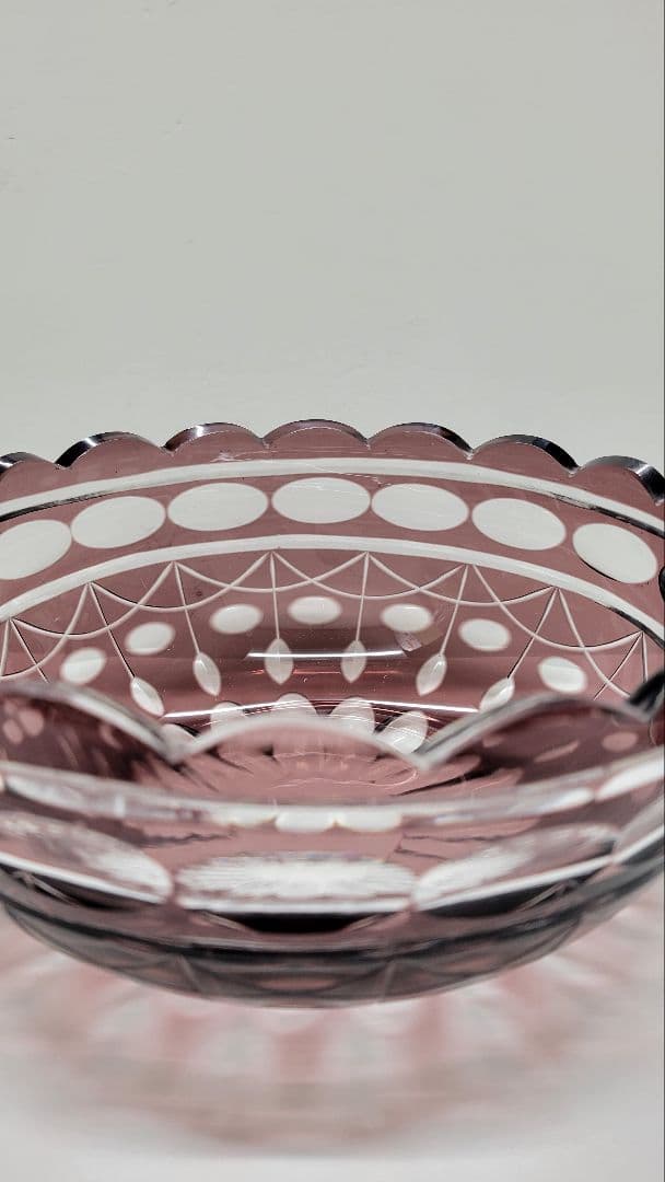戦前 大正ガラス 切子 輪花 カット 紫被せ切子 直径19cm - メルカリ