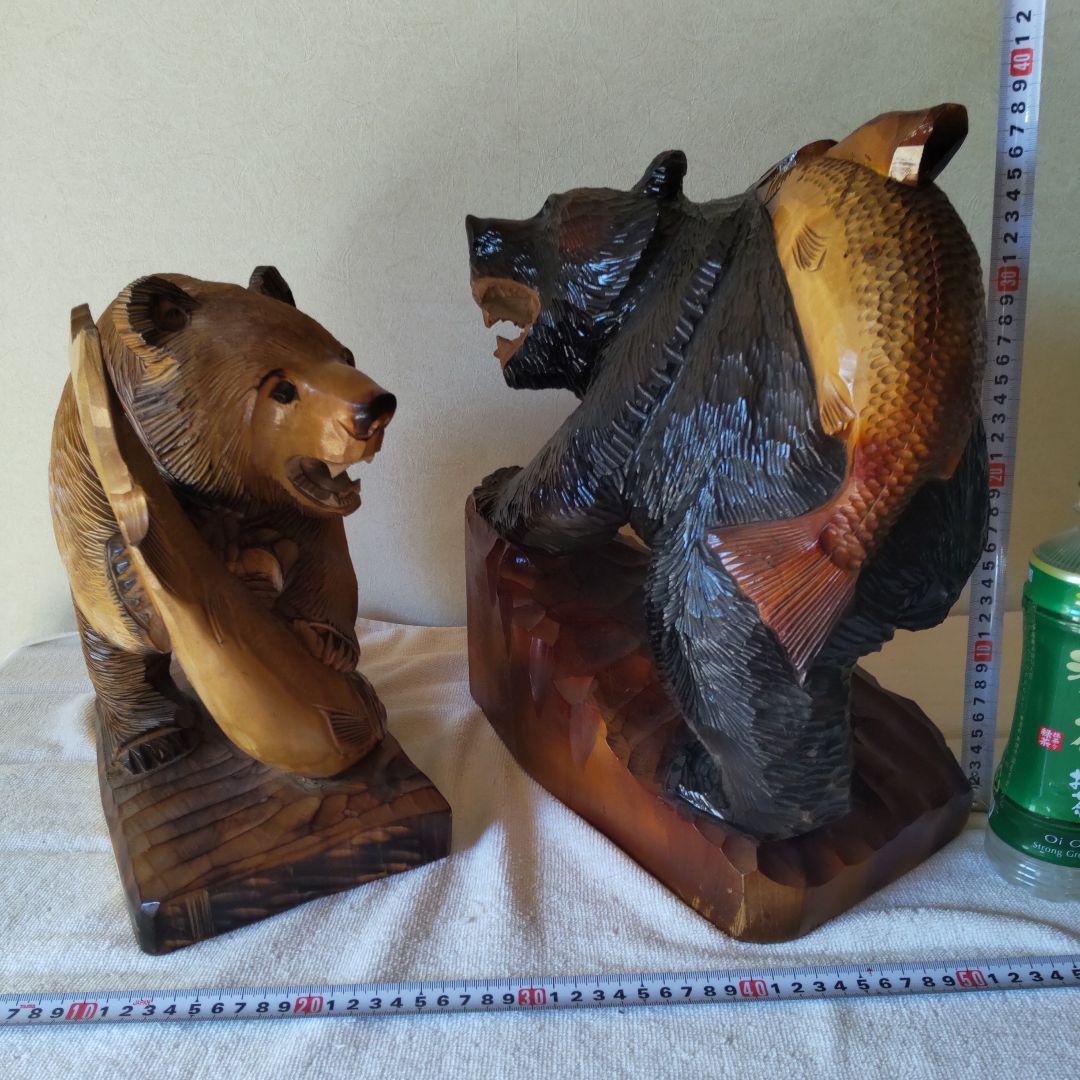 熊　木彫り2頭　鮭背負いと鮭掴み　変わり種