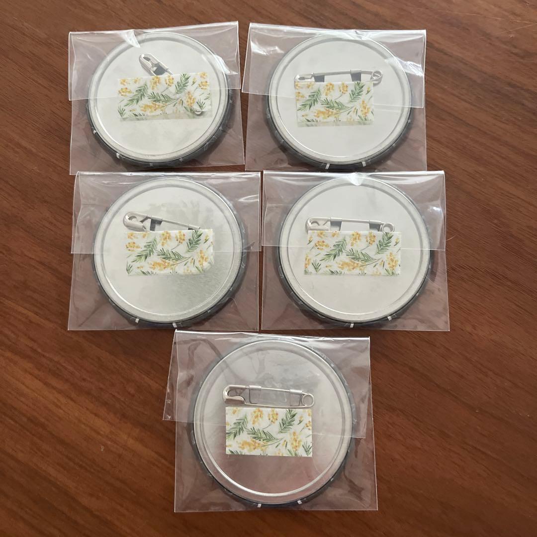 カラフルピーチ うりさん 新ビジュ 缶バッジ - メルカリ