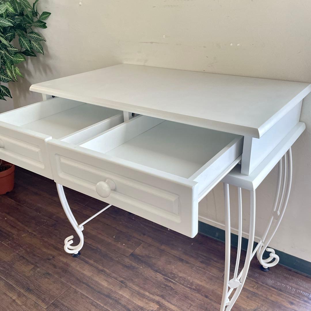 r186 アンティーク風の曲線美 コンパクトで美しいロートアイアンデスクセット