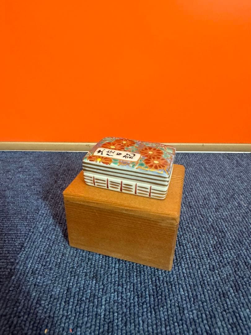 1687 京焼　高野昭阿弥造　色絵　土佐日記冊子　香合　共箱