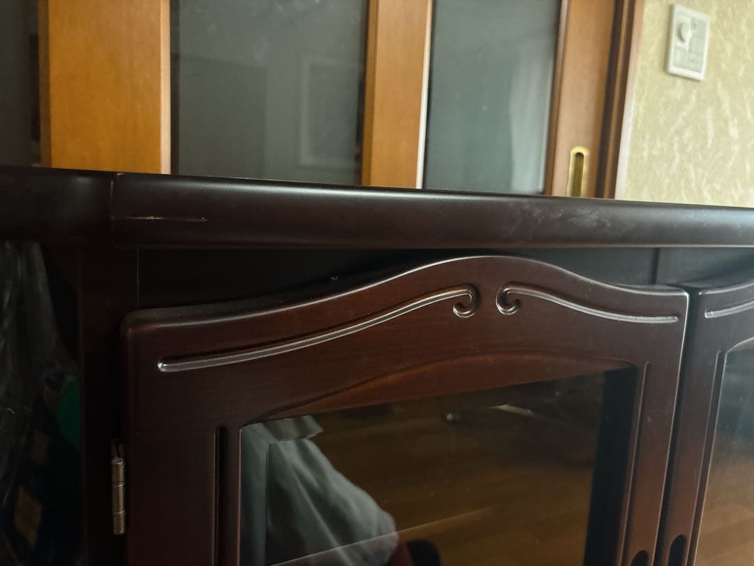 クラシック飾り棚　アンティーク家具　木製収納　食器棚　キャビネット