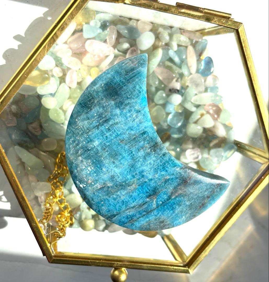 《高品質・強シラー》ブルーアパタイト＊月　カービング　光透過