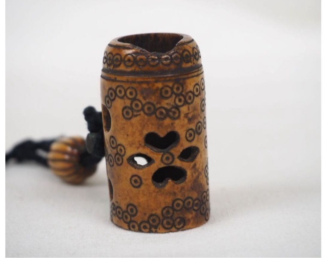 送料無料　江戸時代　提げ物　緒締め玉根付　検/根付印籠翡翠珊瑚琥珀印籠煙草入煙管