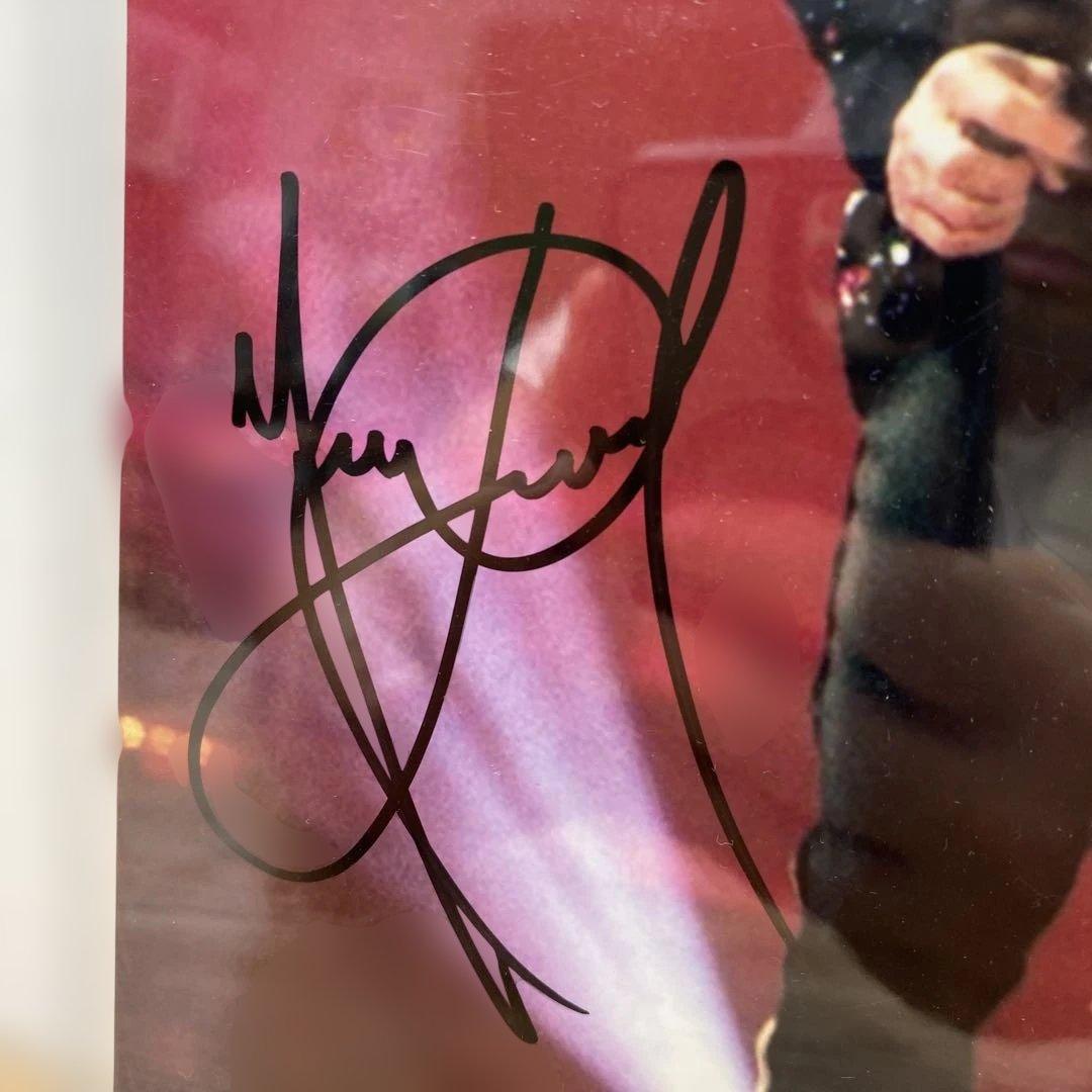 貴重】マイケル•ジャクソン 直筆サイン入り写真 認定書付き - メルカリ