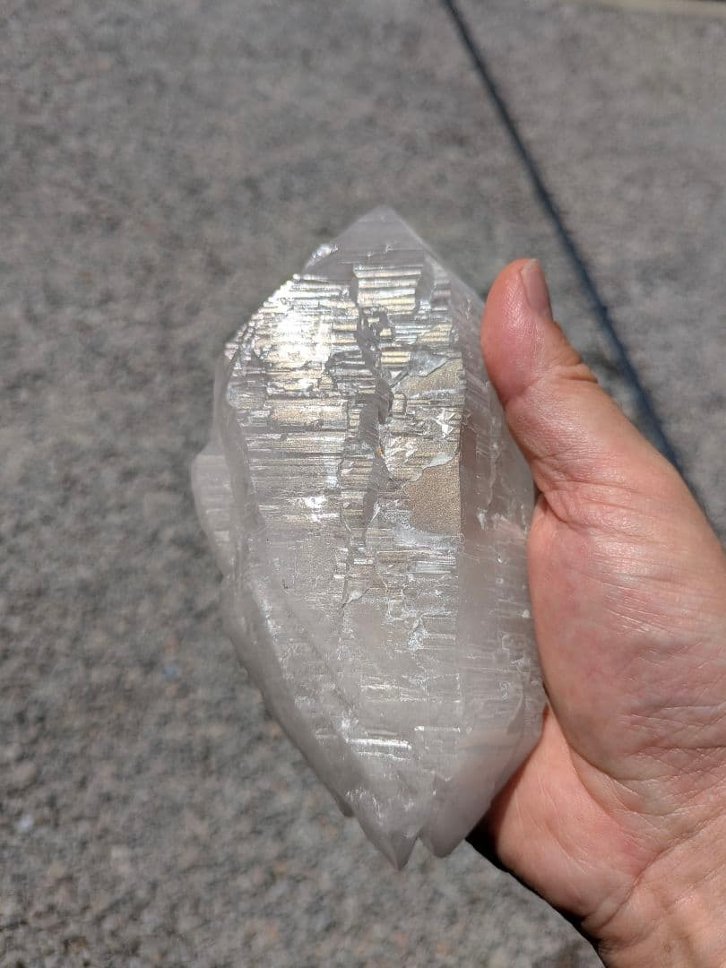 minimalist　チベットカイラス山水晶　　862グラムダブルポイント