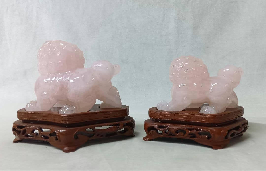 ローズクォーツ 獅子像 2体セット　置物　台座付き　バラ石英　紅石英　縁起物
