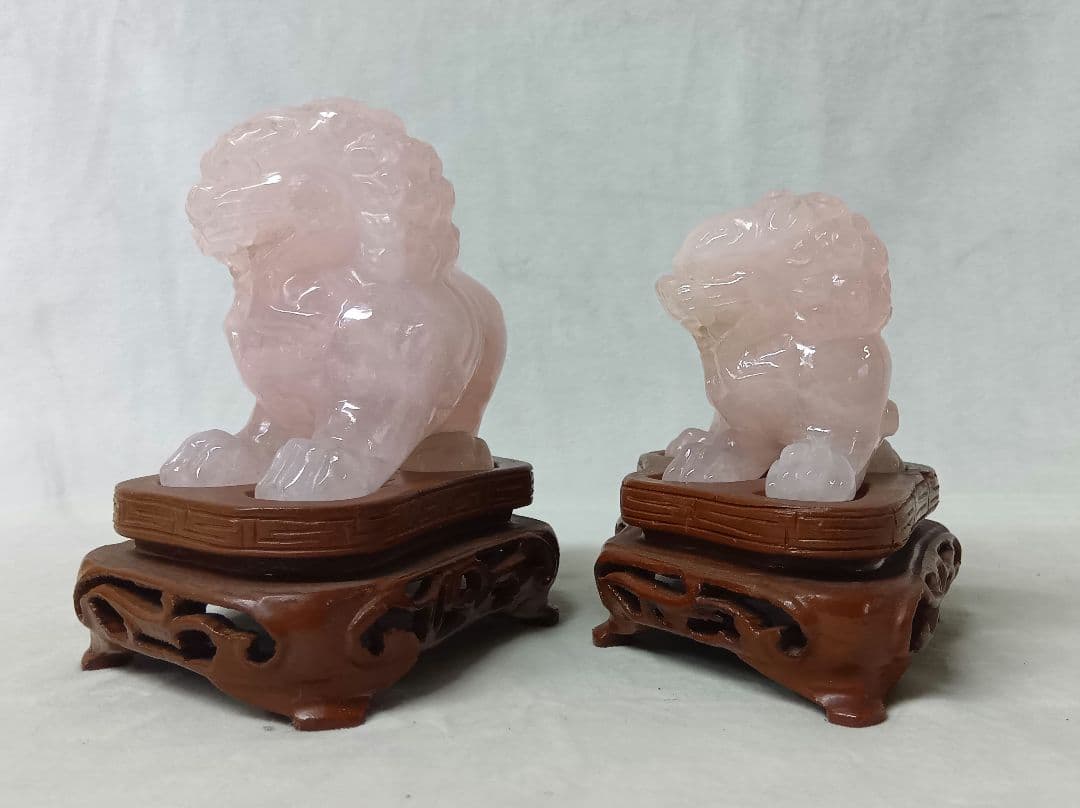 ローズクォーツ 獅子像 2体セット　置物　台座付き　バラ石英　紅石英　縁起物