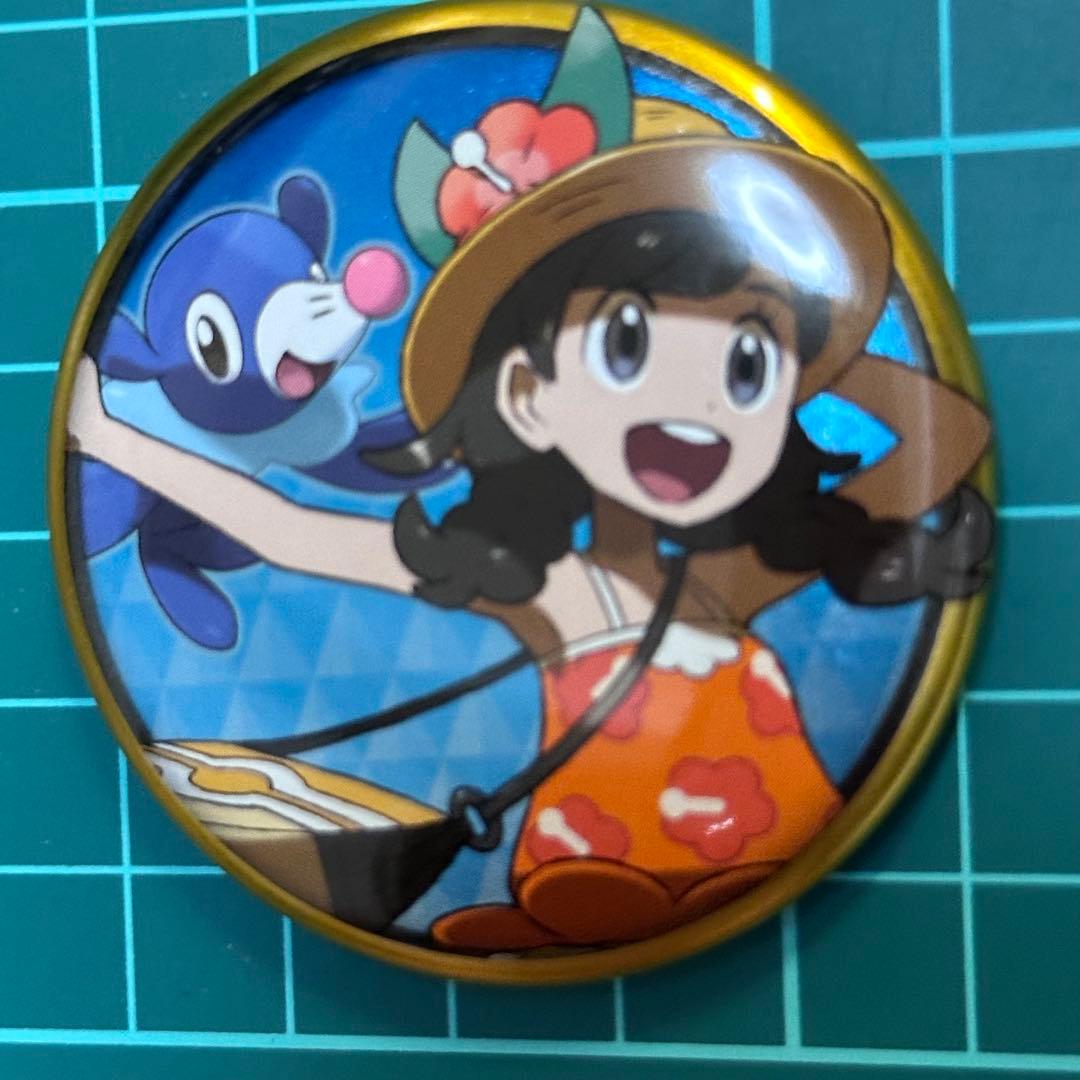 コウミ 女主人公 ポケモンセンター アローラ 缶バッジ アシマリ - メルカリ