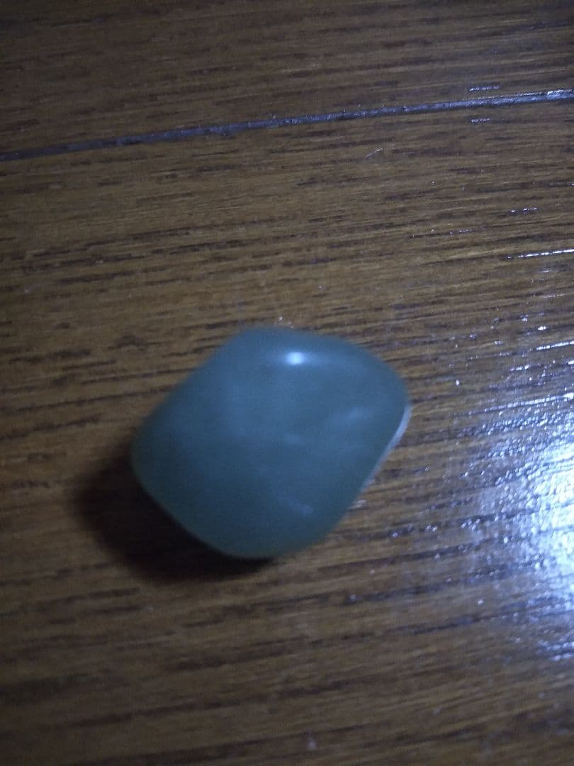 【ガラス質】 糸魚川翡翠 【透過性抜群】