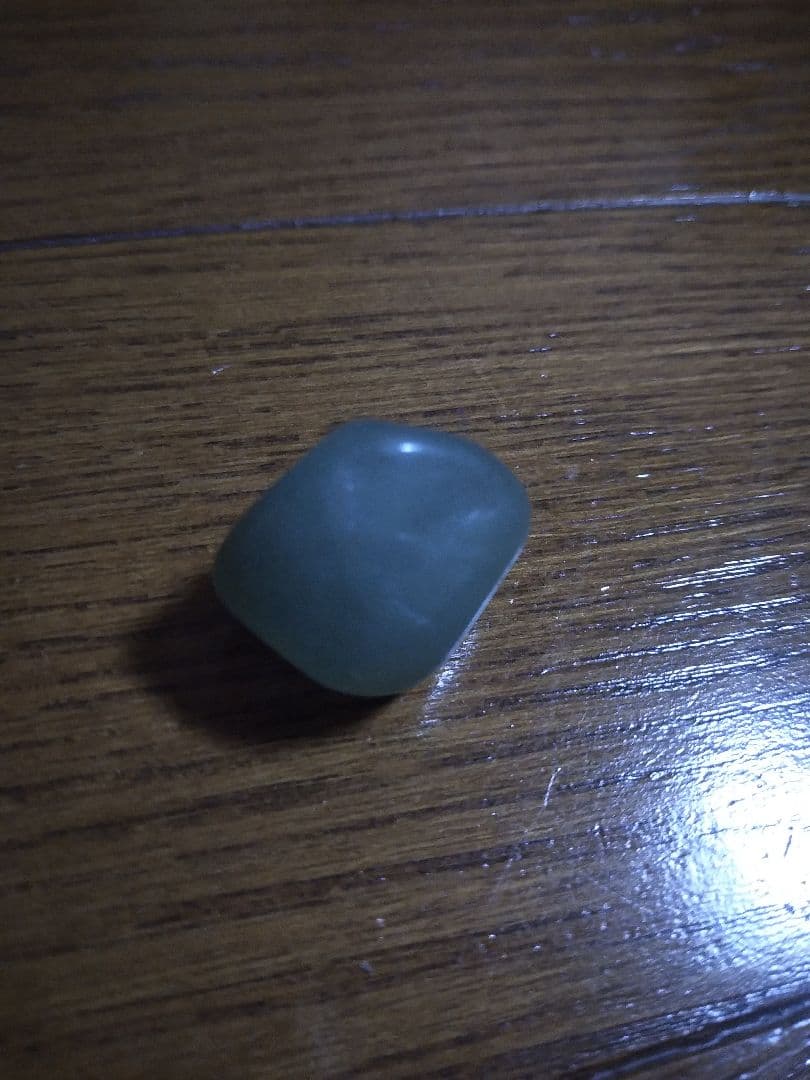 【ガラス質】 糸魚川翡翠 【透過性抜群】