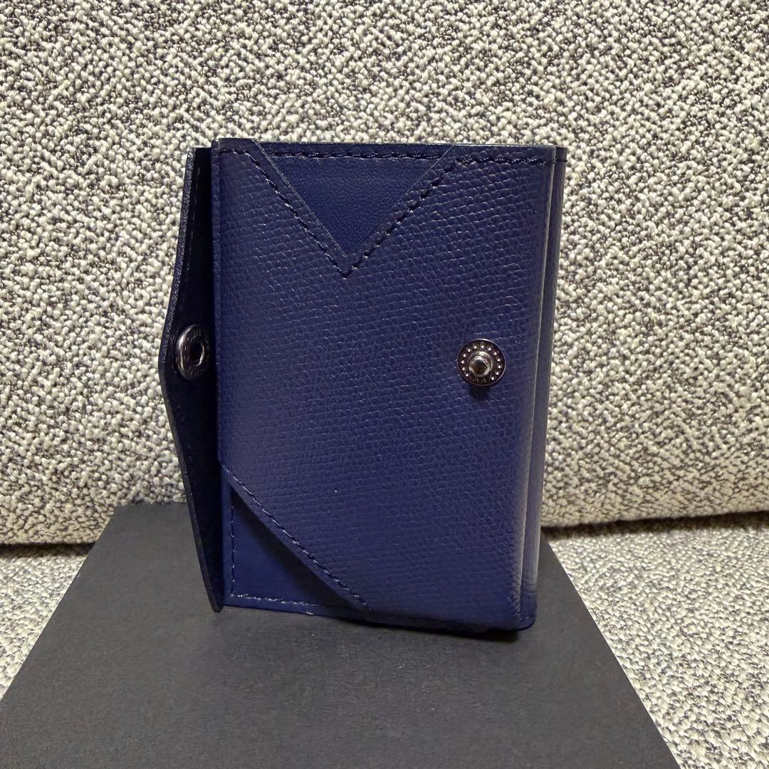 AirTagも入る「小さい財布」　アブラサス　Abrusus