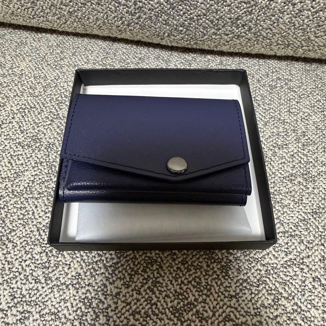 AirTagも入る「小さい財布」　アブラサス　Abrusus