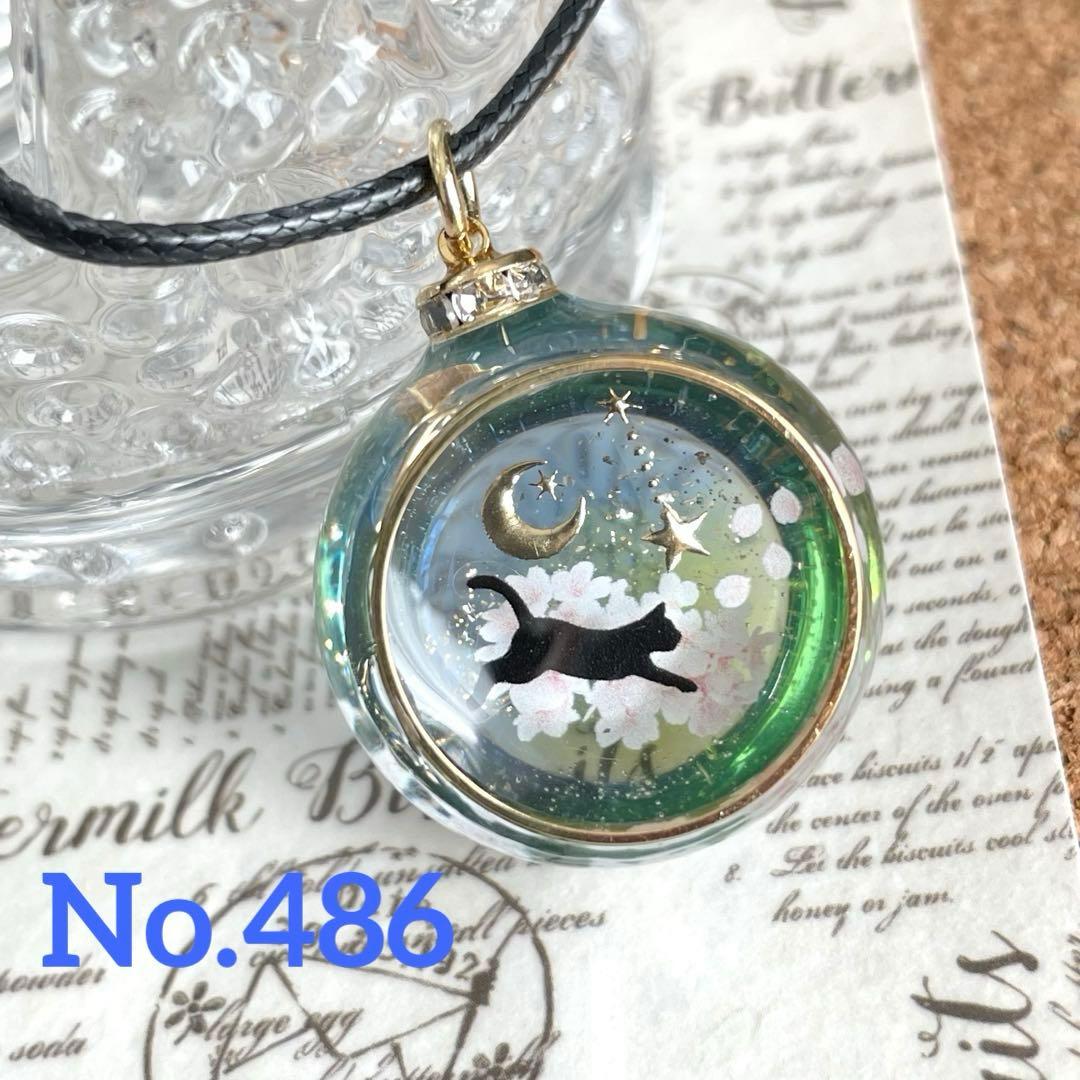 桜 猫と月 球体 ペンダント レジンネックレス - メルカリ