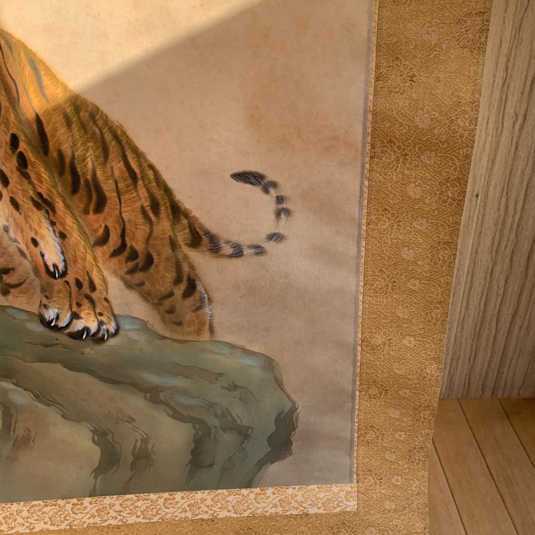 掛け軸　虎図絹本 共箱 福山一成 田村耕一に師事『猛虎図』