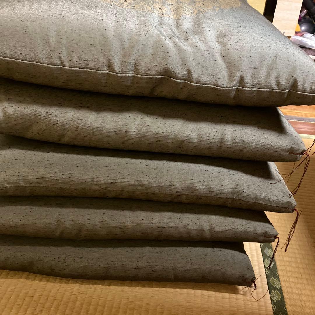 お客様用座布団5枚