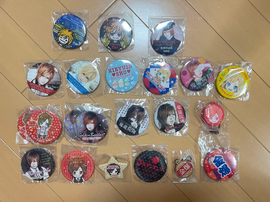 ゴールデンボンバー ガチャ 缶バッジ キーホルダー 鬼龍院翔 - メルカリ